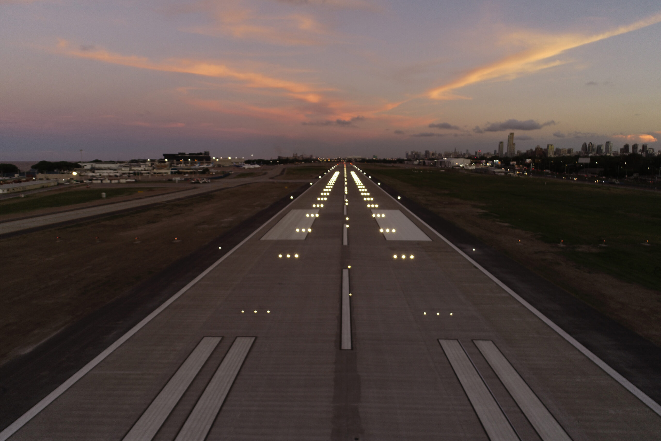 El aeroparque Jorge Newbery vuelve a operar  NOTITRANS