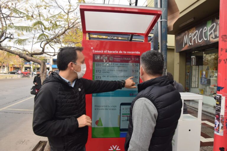 Mendoza: habilitaron la primera parada de colectivos inteligente