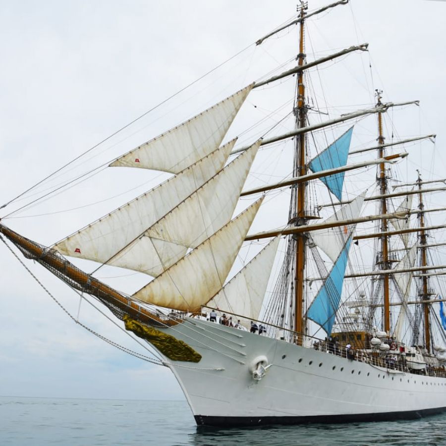 La Fragata Libertad Zarpó De La Base Naval De Mar Del Plata Rumbo A ...