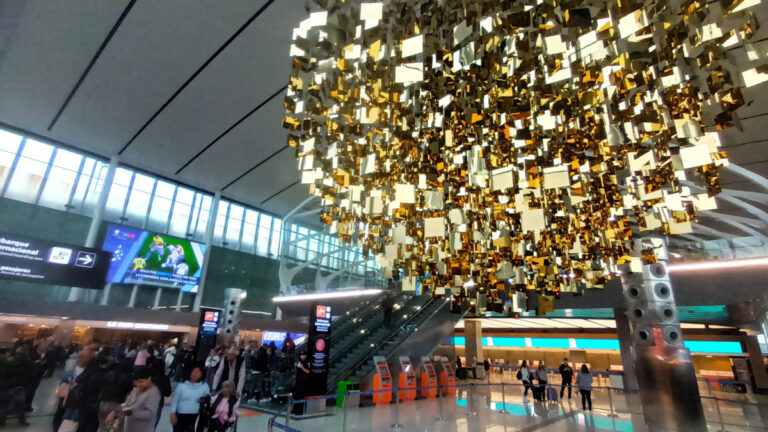 Aeropuertos Argentina inauguró obra del artista Julio Le Parc en Ezeiza