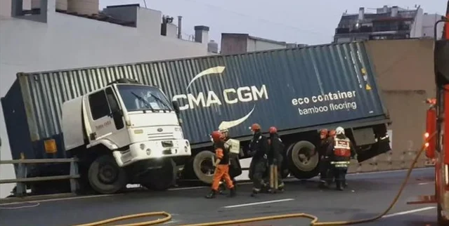 La ANSV suspendió la licencia profesional del camionero alcoholizado que chocó esta madrugada en la Autopista 25 de Mayo