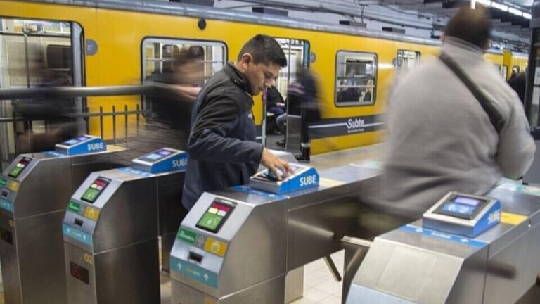 Habilitarán múltiples medios de pago en el subte en diciembre y en todo el país en un año