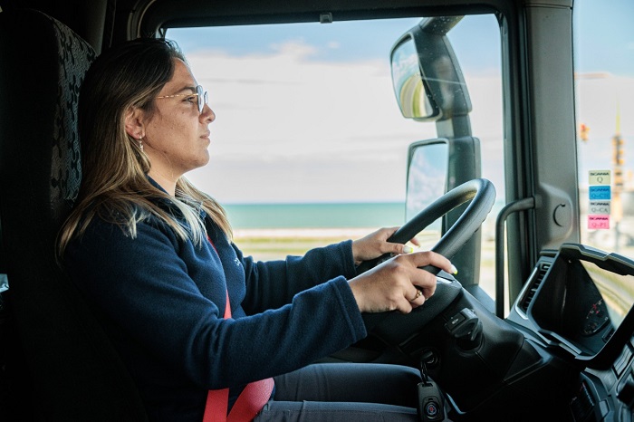 Scania lanzó la sexta edición de “Conductoras” para mujeres interesadas en el transporte pesado