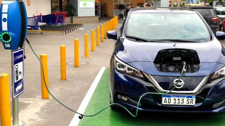 Impulso a la movilidad sustentable: la Ciudad bonificará el peaje de  autos híbridos y eléctricos