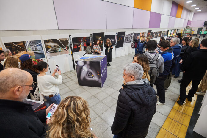 Emova inaugura la exposición itinerante “Instantáneas en el Subte”