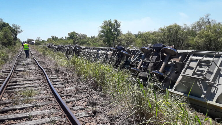 La Junta de Seguridad en el Transporte investigó el descarrilamiento de un tren en Entre Ríos y determinó torcedura de rieles por altas temperaturas