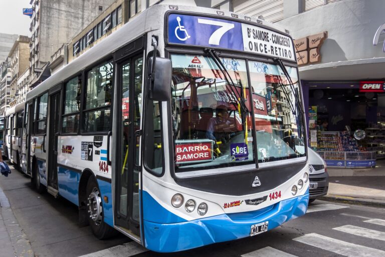 Ciudad y Nación firman hoy el acuerdo para transferir 31 líneas de colectivos