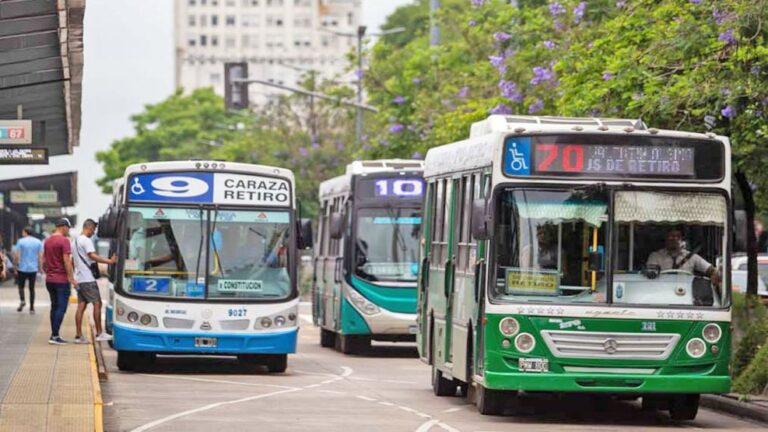 El Gobierno nacional oficializó el traspaso de 31 líneas de colectivo a la Ciudad y habilitó la libre oferta