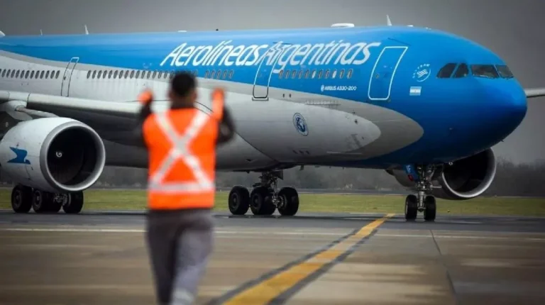 Los sindicatos aeronáuticos cuestionaron el anuncio del Gobierno que declara esencial al transporte aéreo