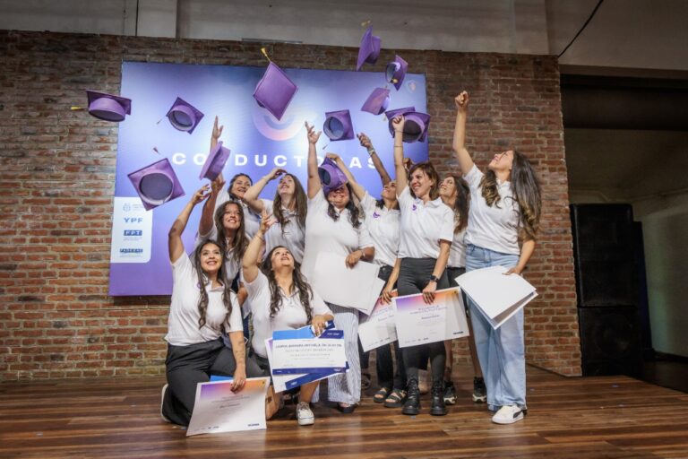 Scania celebró una nueva graduación de sus “Conductoras”