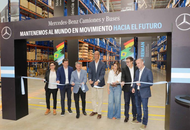 Mercedes-Benz Camiones y Buses inauguró un nuevo centro logístico en Zárate