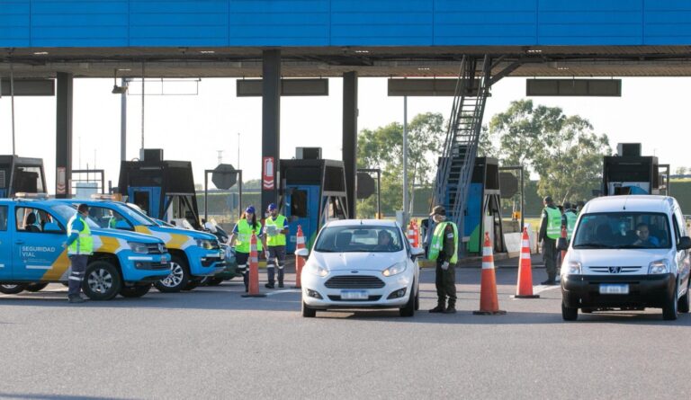 Multas de más de 500 mil pesos a quienes tapen la patente del auto