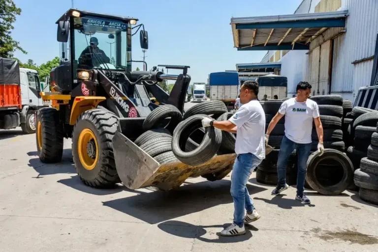 Tucumán: La Municipalidad retiró mil neumáticos en desuso que entregó una empresa