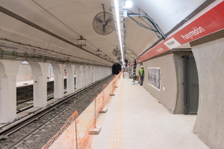 Reabrió la estación Pueyrredón de la Línea B tras tres meses de obras