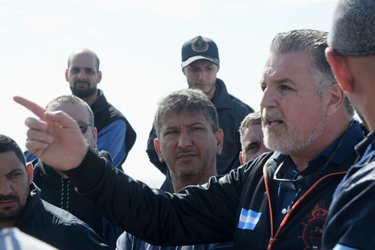 El Frente Sindical de Acción Climática denunció que el decreto de desregulación de la Marina Mercante ataca “los principios del trabajo decente, la soberanía y la justicia social”