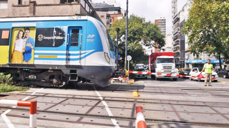 Dos accidentes en la mañana paralizaron el servicio del tren Sarmiento