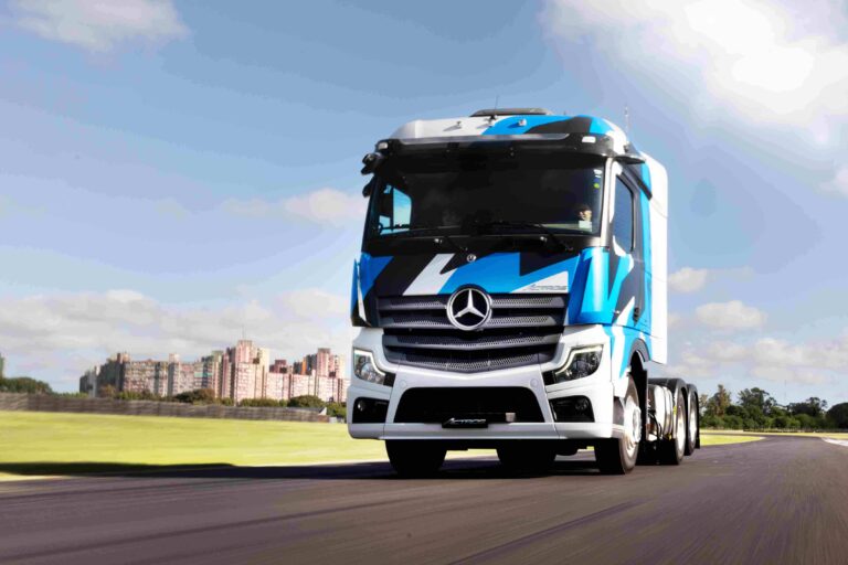 Mercedes-Benz lanzó una serie sobre transporte pesado en Argentina