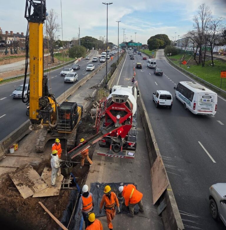 Cierran accesos en AU Dellepiane por obras del nuevo carril exclusivo para colectivos