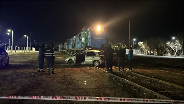 San Juan: Una mujer sobrevivió a una embestida de un tren de carga