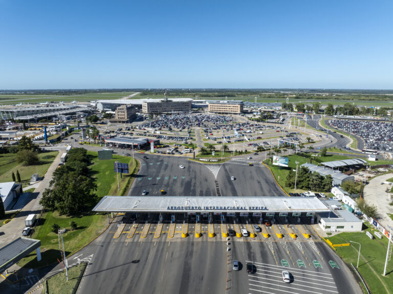 Aeropuertos Argentina moderniza el sistema “Migraciones Express” en Ezeiza