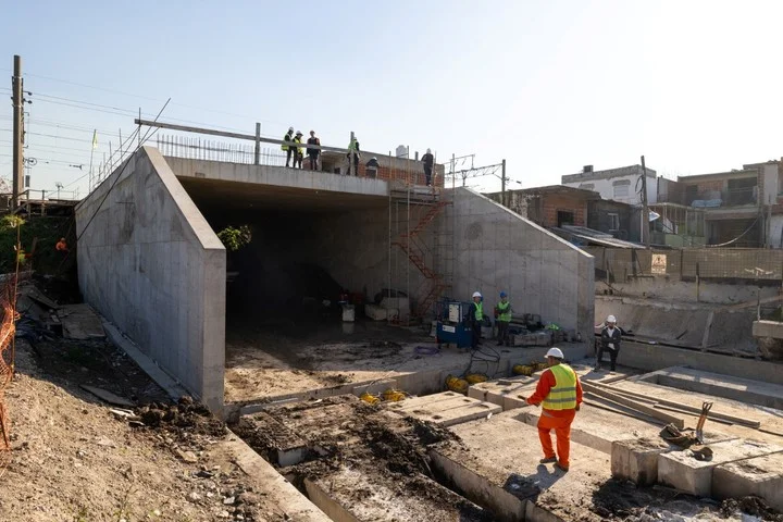 Avanza un nuevo paso bajo nivel en Barracas para mejorar la conectividad del Camino Costero